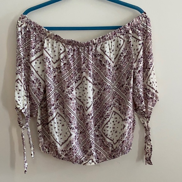 Off the shoulder Rue 21 shirt - Picture 1 of 2